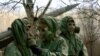 Учения украинских военных по использованию противогазов. Архивное фото