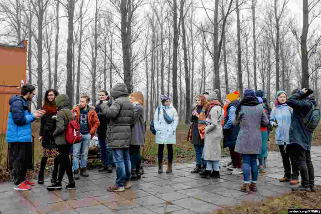 Сустракаць Пятра прыйшлі яго паплечнікі, актывісты «Моладзевага блоку», сябры і праваабаронцы.