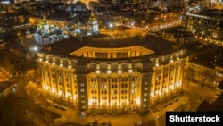 «Україна дотримується гуманного поводження із військовополоненими та забезпечує всі гарантовані їм міжнародним правом права та гарантії у повному обсязі», зазначає МЗС