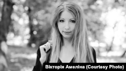 Вікторія Амеліна перебувала в ресторані Ria Lounge разом із делегацією колумбійських журналістів та письменників, коли по будівлі було завдано удару