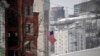 Флаг США на здании американского консульства во Владивостоке, Россия.