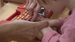 Сурогатна мати пішла, біологічні батьки зі США відмовились. Історія дівчинки Бріджит, яка живе у Запоріжжі