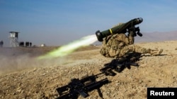 Американський військовослужбовець із протитанковим ракетним комплексом «Джавелін»
