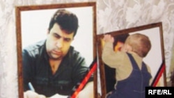 «Bu yaxınlarda yuxuda gördüm. Gördüm ki, divanda oturub söhbətləşirik. Deyir ki, atama görə narahatam. Oğlu ilə bağlı söhbətin üstündə çox dayanmaq istəmədi»