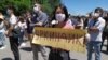 Участница митинга #RЕакция в Бишкеке в 2020 году. 