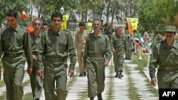 مجاهدین در مراسمی در اردوگاه اشرف عراق در شمال بغداد