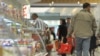  Shpenzimet për shportën mujore për një familje prej katër anëtarësh, sipas Lidhjes së Sindikatave të Maqedonisë së Veriut, kanë arritur në 34 mijë e 893 denarë (570 euro).